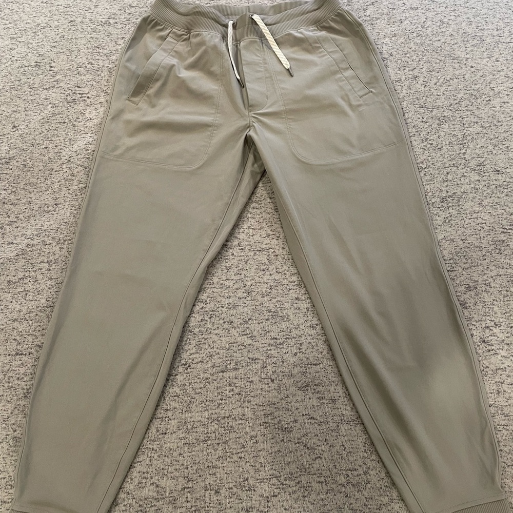 Vuori Men's Light Gray Meta Joggers